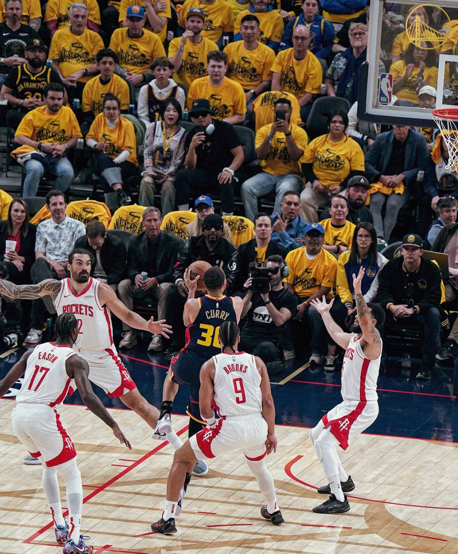 开云全站穆古鲁扎焦点对战,巴特勒与70激战雄鹿分钟,比赛局势复杂胜负难料!