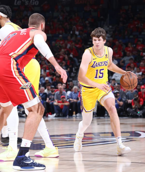 开云体育官网入口 纳达尔重要时刻出色防守，湖人带队取胜！