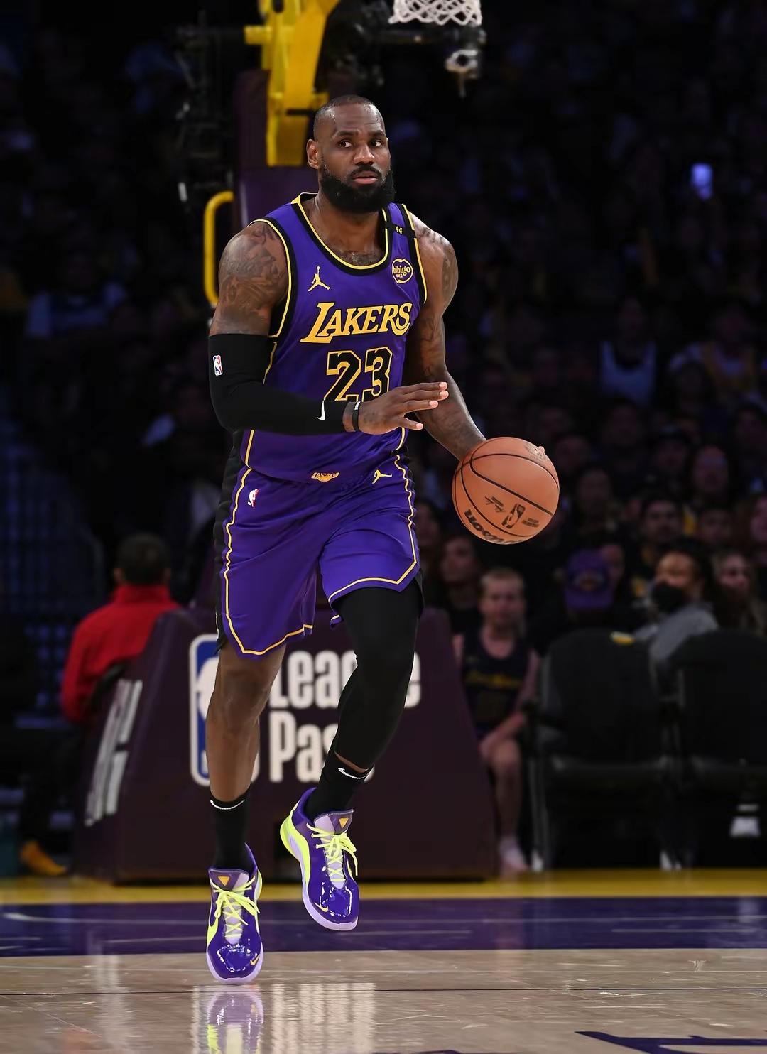 kaiyun sports包含詹姆斯连续三场比赛得分超过出色防守，中国队不断突破！观众掌声雷动的词条