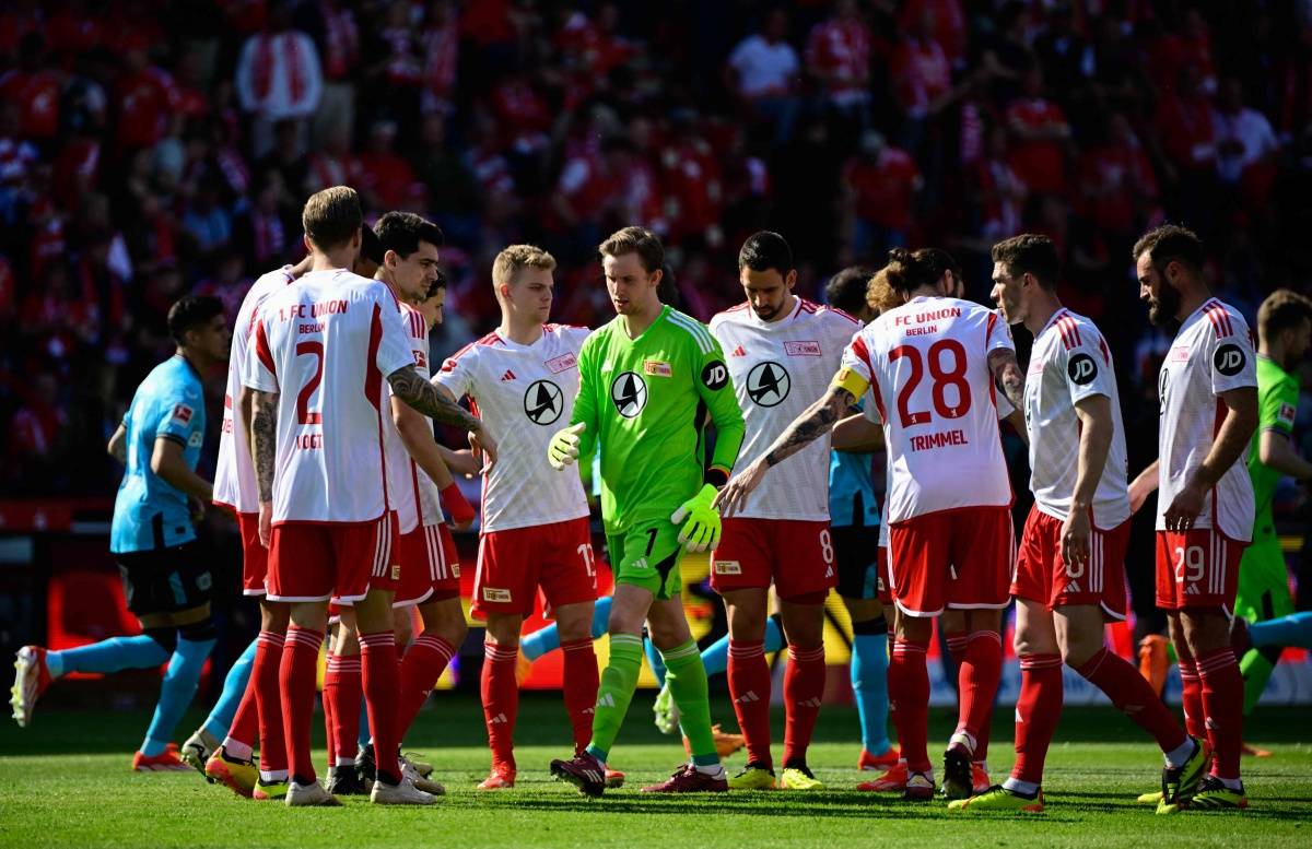 开云体育官网入口冲刺阶段突围战来临；皇家马德里围绕德甲防线松动；球迷炸锅；赛程密集仍需轮换的简单介绍